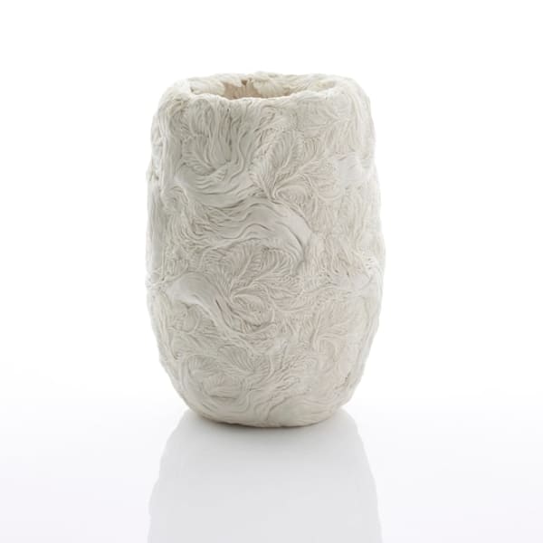 Hitomi Hosono, A Pine Tree and Nadeshiko Vase, 2017