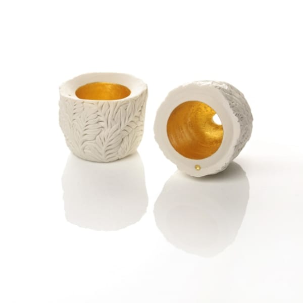 Hitomi Hosono, A Very Small Feather Leaves Box, 2015