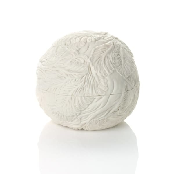 Hitomi Hosono, A Very Small Round Pine Tree Box, 2018