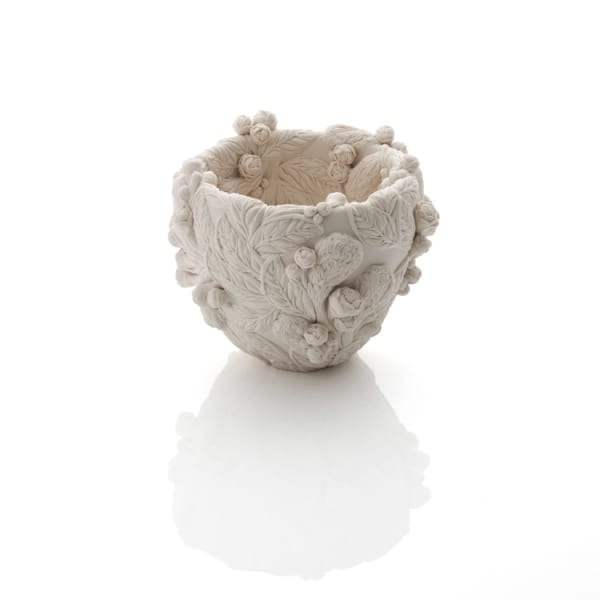 Hitomi Hosono, A Gerbera, Ume and Leaves Bowl, 2022