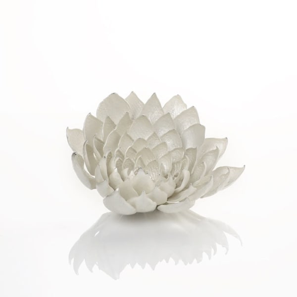 Junko Mori, Silver Organism; Water Lily, 2022