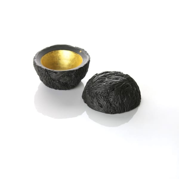 Hitomi Hosono, A Very Small Black Leaves Box, 2015