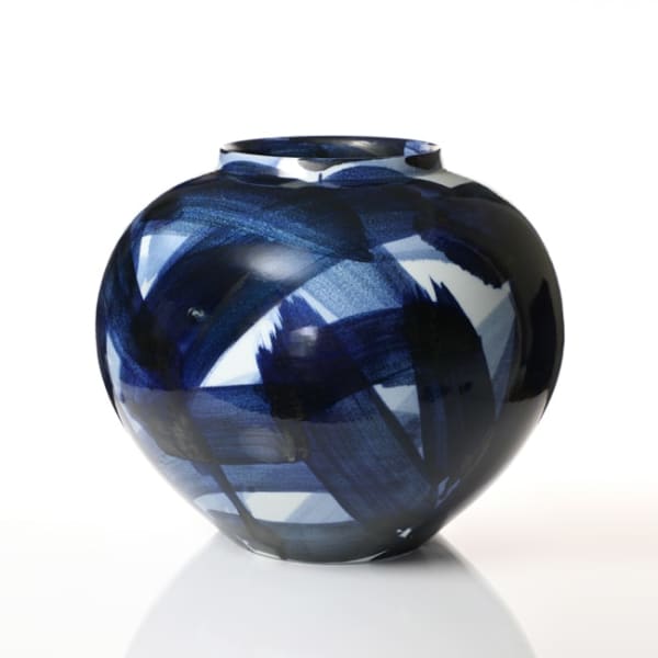 Felicity Aylieff, Round Blue & White Vase, 2019