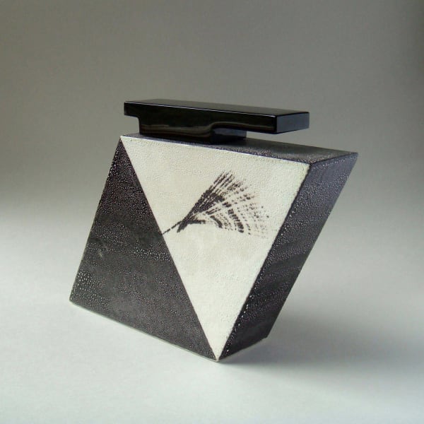 Takahiro Kondo, Black and White Mist Box, 2007