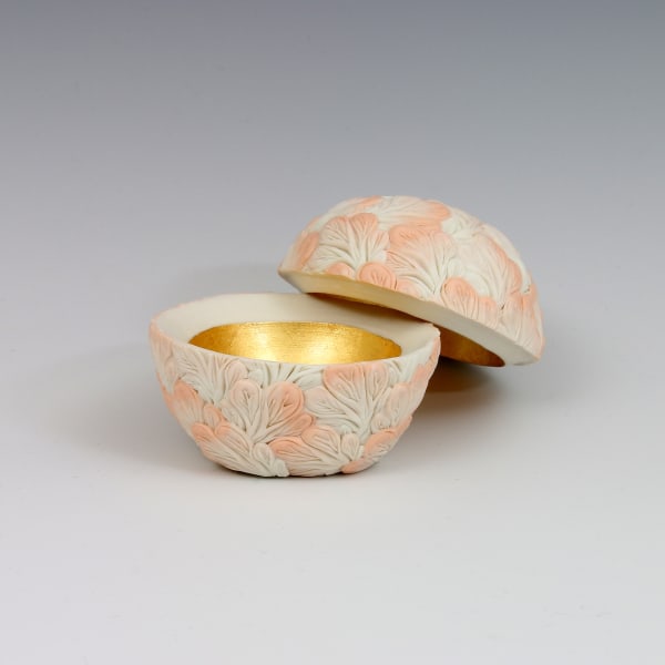 Hitomi Hosono, A Very Small Pale Peach Cherry Blossom Box, 2015