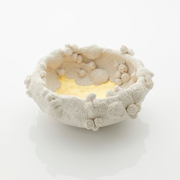 Hitomi Hosono, A Gerbera, Ume and Leaves Bowl, 2022