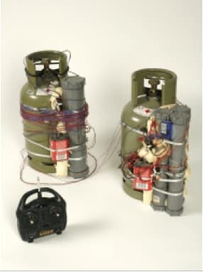 Gregory GREEN, Untitled (2 gas Bombs), 2004