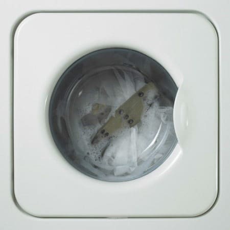 Shadi GHADIRIAN, Nil Nil #17 (laundry machine), 2008