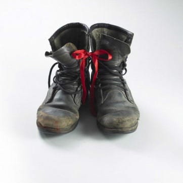 Shadi GHADIRIAN, White Square #03 (boots), 2008