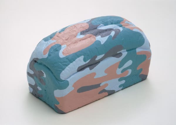 Gavin TURK, Mould camouflage bread, 2003