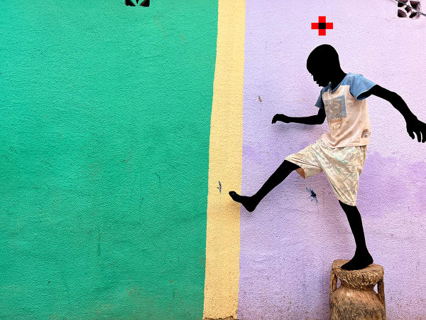 Saidou Dicko photograph. Burkinabè Artist. Contemporary African Art in Paris. AFIKARIS Gallery. Self-taught artist. Painted photography. Echoes to Peulh tradition. Figurative and poetic photography.