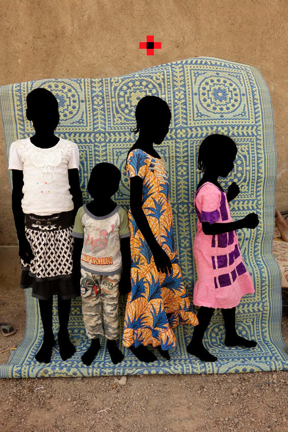 Burkinabè Artist. Contemporary Art. Self-taught artist. Painted photography. Watercolour on paper. Echoes to Peulh tradition. Figurative and poetic photography.