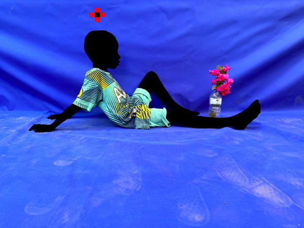 Saidou Dicko photograph. Burkinabè Artist. Contemporary African Art in Paris. AFIKARIS Gallery. Self-taught artist. Painted photography. Echoes to Peulh tradition. Figurative and poetic photography.