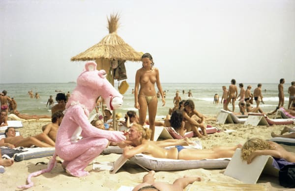 Oriol Maspons, The Pink Panther, Playa D'en Bossa, Ibiza, Spain, 1982