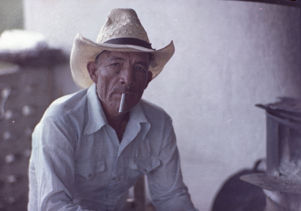 Alberto Herrera, Fumador