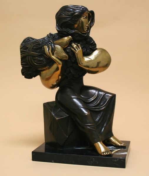 Alvar, Mujer Sentada