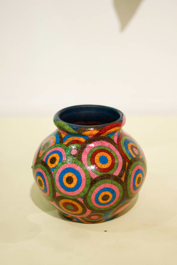 Alexander Gorlizki Disc Pot, 2024 Pigment on earthenware 14 x 15 x 14 cm