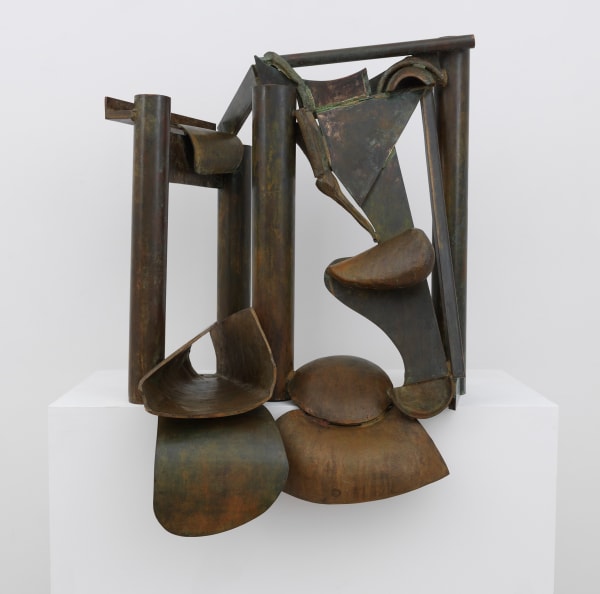 Anthony Caro Four Hand Reel, 1990-92 brass and bronze with a brown and green patina 106.5 x 80 x 66 cm41.9 x 31.5 x 26 in
