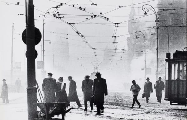 Ed van der Elsken, Stationsplein, Amsterdam, 1956 ca.