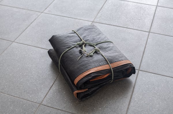 Allan Weber, Sem título, da série Novo balanço [Untitled, from the New Balance series], 2024