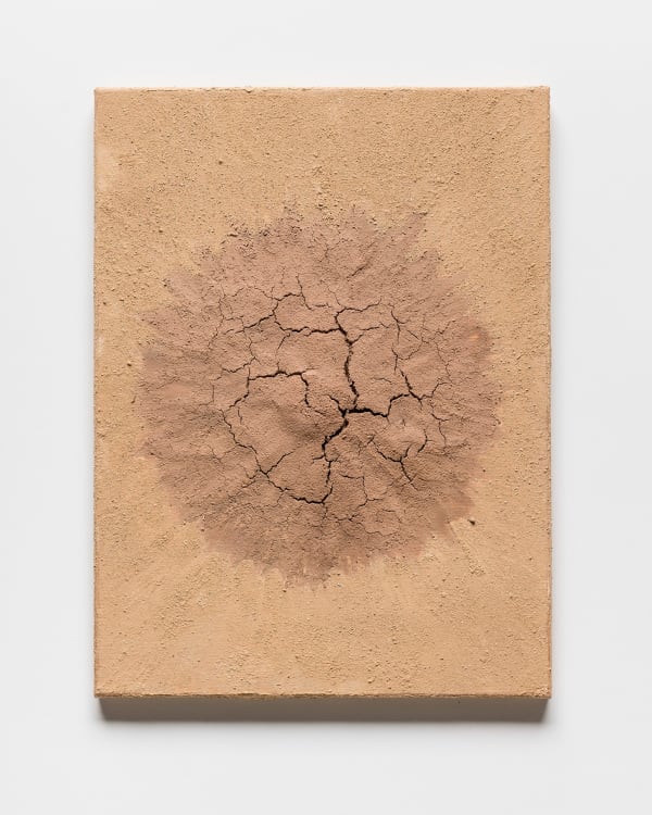 Gabriella Marinho, Chão de barro seco quando bate o vento e muda toda terra de lugar, 2023