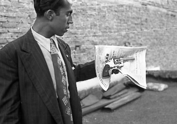 Enrique Metinides Untitled (M. Público con pistola sobre periódico. Años 50s dos jóvenes jugaban con pistola del papá, se dispara y muere uno. Colonia Condesa), 1950s