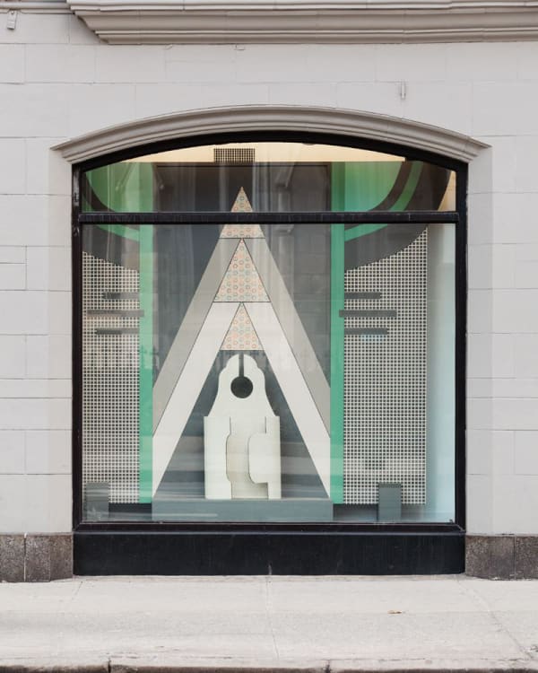 Diane Simpson Window 2, Window dressing:Bib-dots, 2006/07