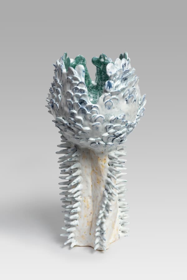 Guadalupe Quesada, Florero espinas y escamas, 2022