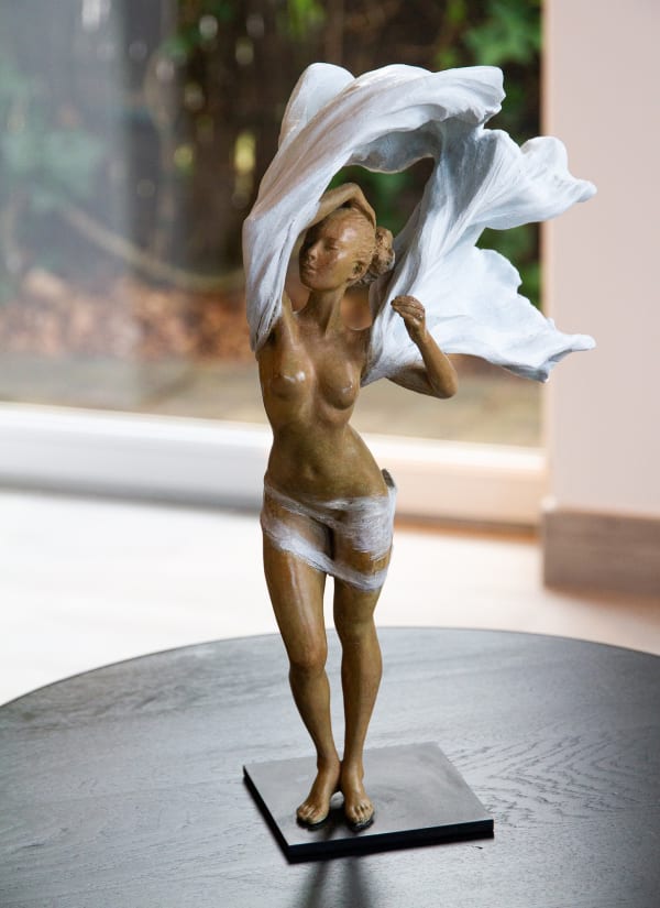 LUO LI RONG, FLYING THOUGHTS (beige)