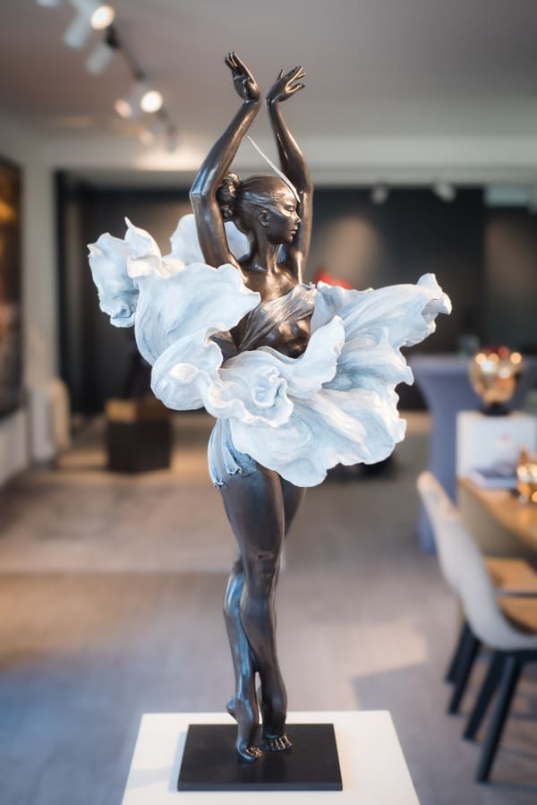 LUO LI RONG, BALLERINA