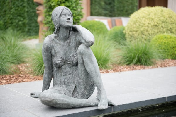 LINDE ERGO, WOMAN IN THE SUN