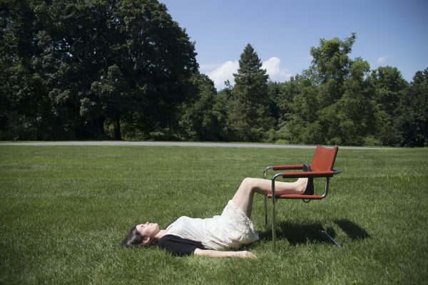 Paola Martínez Fiterre, Different ways to sit on a chair. Performance, 2019