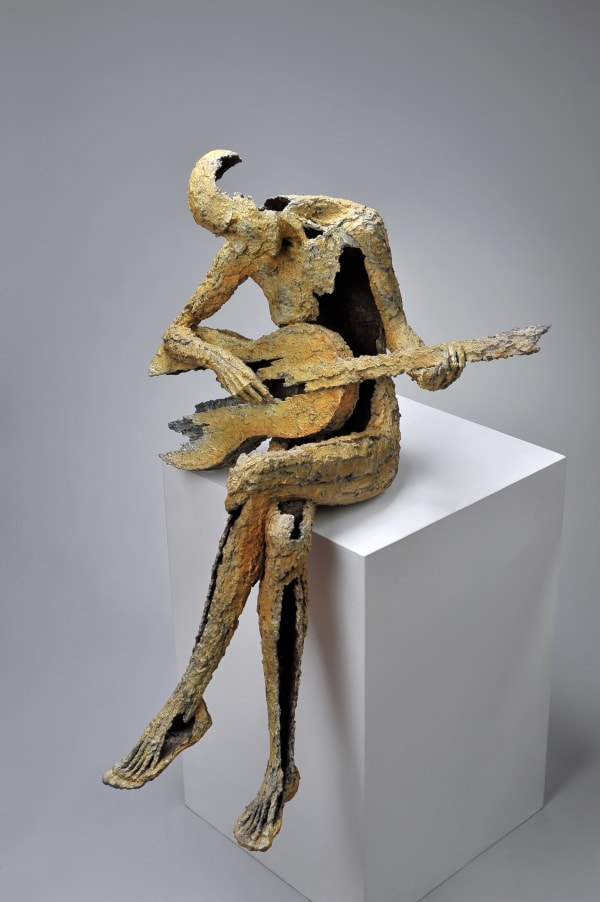 art thema, artthema, art, thema, gitarist, jacques van den abeele, bronzen beeld, beeldhouwkunst, figuratieve beeldhouwkunst, muziekbeeldhouwwerk, musicus beeldhouwwerk, muziek, hedendaagse beeldhouwkunst, hedendaagse kunst, interieur ontwerp, art design, kunstdecoratie, salondecoratie, kunstgalerij, belgische kunstgalerij, brusselse kunstgalerij
