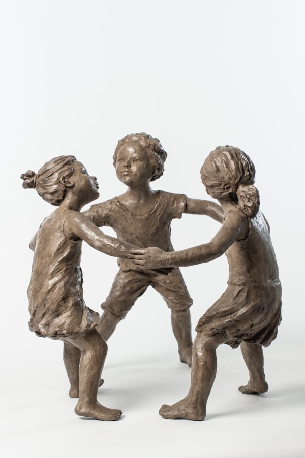 beatrice cols, artiste, sculpteur, belge, jeune filles, petites filles, adorable, robe, frais, estival, enfants, innocence, ronde, bronze, sculpture en bronze, galerie art thema, art thema, antica bruxelles, foire, antica namur, antica, arles