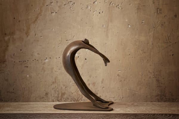 folata di vento, scultura in bronzo, Isabel Miramontes, scultura d'arte, scultura contemporanea, scultura figurativa, decorazione d'interni, casa d'arte, decorazione artistica, decorazione ufficio, Thema Heyi Art, Galleria d'arte di Bruxelles