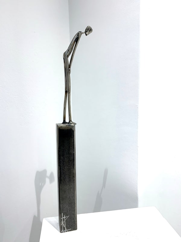 Alive, Caroline Brisset, sculpture, acier, steel, standing person, alone, Covid-19, think, interior, contemporary art, art thema heyi gallery, brussels