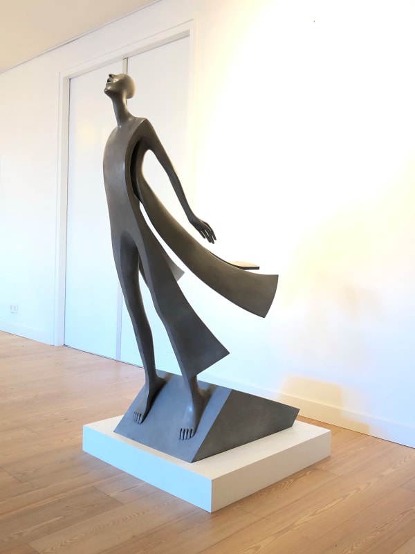 art thema, art, thema, artthema, brussels, arles, france, Promesse, isabel miramontes, bronze sculpture, music sculpture, musician sculpture, girl sculpture, sculpture art, monumental sculpture, garden sculpture, figurative art, figurative sculpture, contemporary sculpture, interior design, garden design, art decoration, salon decoration, french art gallery, belgian art gallery