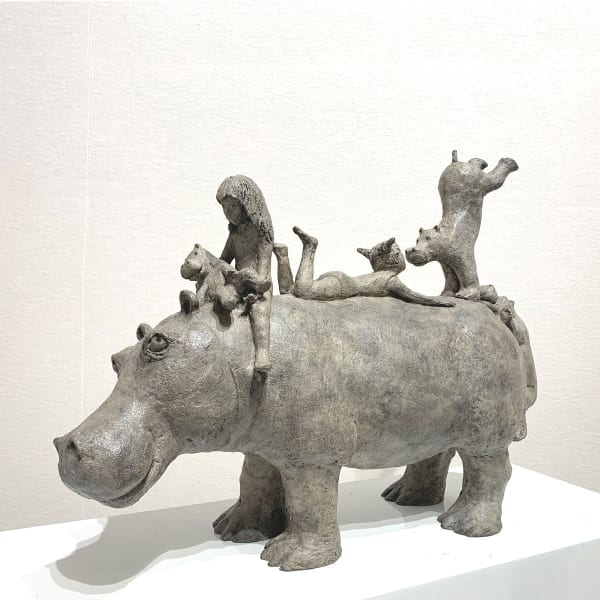 artthema, art thema, art, thema, hippopotamus scupture, hippopotamus, animal sculpture, happy animal, animal, bronze art, sculpture art, contemporary sculpture, contemporary art, sculpture, cute animal, cute sculpture, interior design, art decoration, salon decoration, garden art, garden sculpture, desk decoration, bureau decoration, shelf decoration, bookcase decoration, belgian art gallery, child, children, happy childre, playing