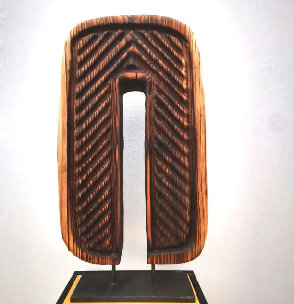 porte, sculpture, bois, spirale, Loïc de Maisonneuve, art contemporain, sculpture organique, salon Côté Sud, Aix-en-Provence, sculpture artistique, érable teinté, formes naturelles, design bois, sculpture poétique, mouvement spiralé, matière vivante, détail