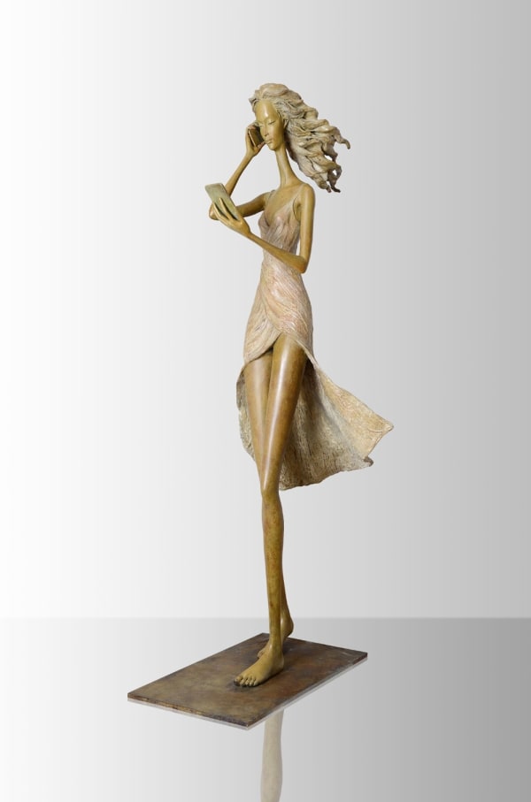 derrière le paravent, Hedwige Leroux, sculpture en bronze, sculpture de fille, sculpture de femme, sculpture romantique, sculpture fine, sculpture d'espoir, art de la sculpture, sculpture d'intérieur, art figuratif, sculpture figurative, sculpture contemporaine, espoir, pensée, réflexion, design d'intérieur, décoration d'art, décoration de salon, art thema heyi, galerie d'art belge