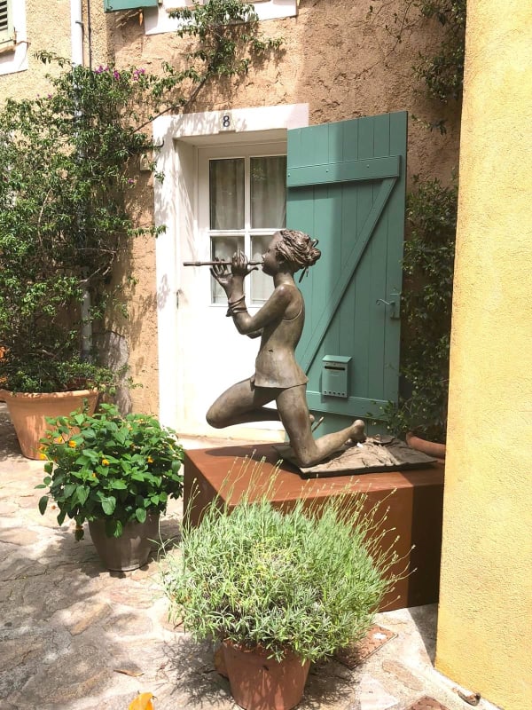 la trouvère, rené julien, sculpture en bronze, sculpture figurative, sculpture femme, sculpture d'amour, sculpture fille, sculpture romantique, sculpture contemporaine, sculpture monumentale, art thema heyi, galerie d'art bruxelles, sculpture de jardin, décoration d'intérieur, décoration d'art, design d'intérieur