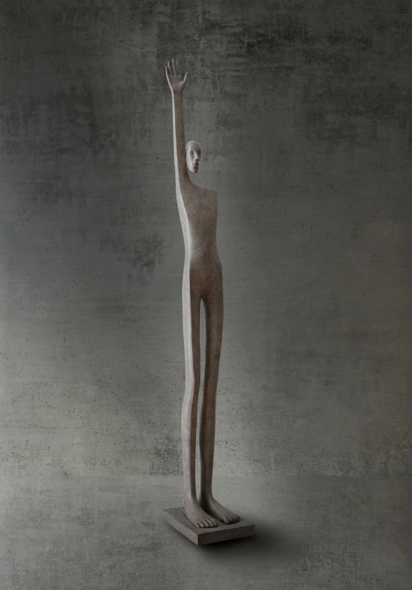 a raised hand isabel miramontes contemporary bronze sculpture figurative sculpture art Art Yi gallery Brussels art gallery