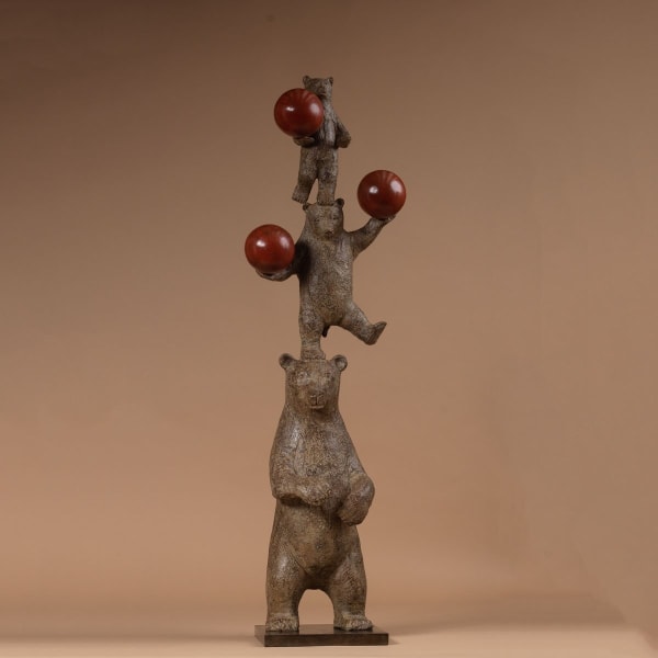 Bears column with three balloons Sophie Verger animal sculpture bear sculpture bear lover adorable bear garden sculpture tour sculpture contemporary sculpture bronze sculpture Art Yi gallery Brussels art gallery
