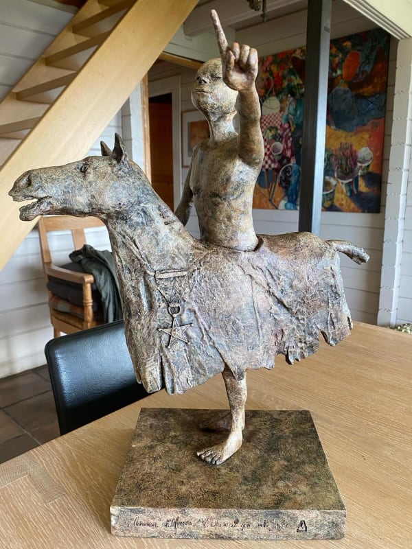 le cheval sui rit lieven d'haese sculpture en bronze sculpture de garçon en cheval sculpture chevalier contemporaine rêve sculpture africaine design d'intérieur Galerie Art Yi Galerie d'art de Bruxelles