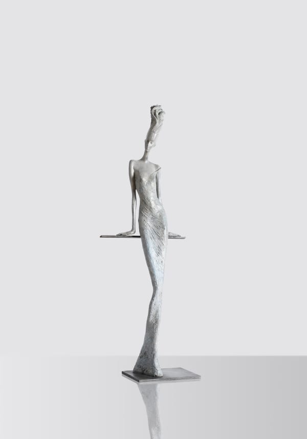 seduction hedséduction hedwige leroux sculpture contemporaine art belles et belles femmes habillées bronze sculpture art yi art gallery bruxelleswige leroux a beautiful and fine contemporary woman bronze sculpture with flying hair and silhouette night dress in light grey stone color