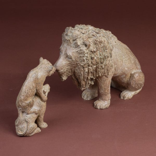 lion sculpture lion and the two cubs sculpture Sophie Verger lovely bronze sculpture animal sculpture contemporary sculpture Art Yi gallery Brusssels art gallery