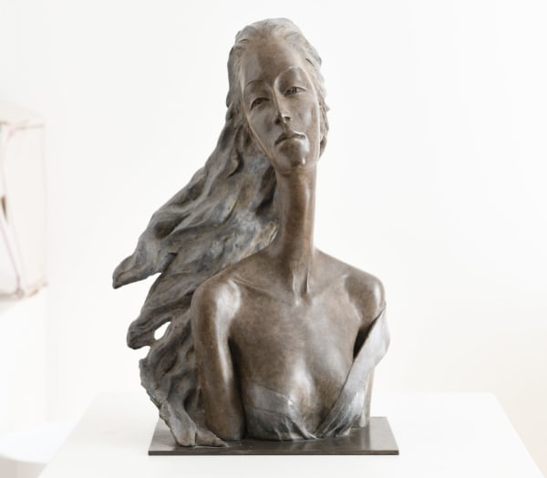 romance woman sculpture portrait sculpture contemporary art Hedwige Leroux Art Yi gallery Brussels art gallery
