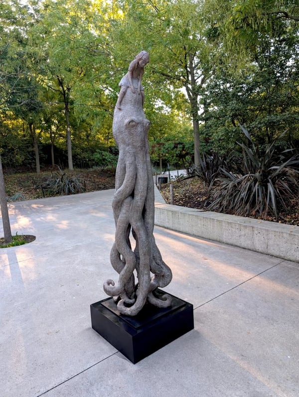 On the beach of Berck Sophie Verger animal sculpture octopus sculpture girl sculpture garden sculpture tour sculpture contemporary sculpture bronze sculpture Art Yi gallery Brussels art gallery