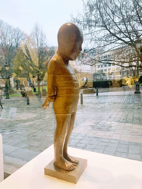 The little man Isabel Miramontes good cute boy sculpture standing boy with figures up figurative sculpture contemporary sculpture art Art Yi gallery Brussels art gallery