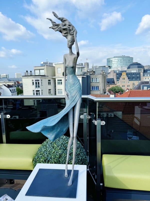 Gone with the wind woman sculpture Hedwige Leroux contemporary sculpture garden sculpture bronze sculpture woman with hair blowing into the wind interior design at hotel Barsey by Warwick Art Yi gallery Brussels art gallery